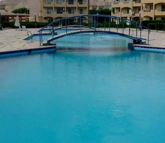 قريه اكواريوس العين السخنه *